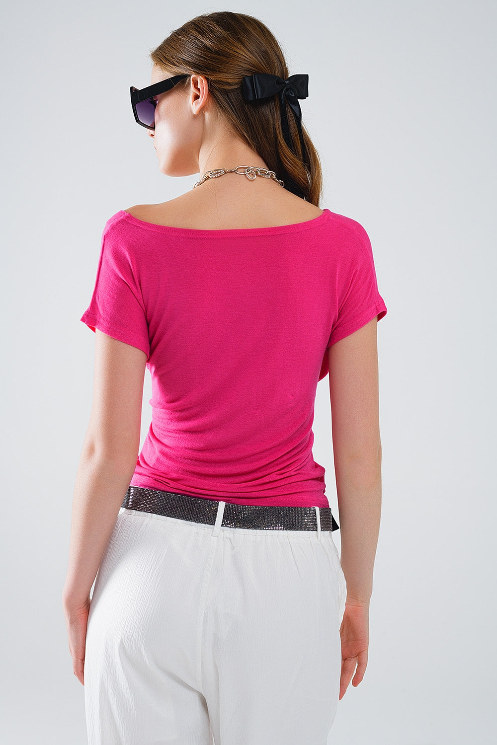 Top ajusté décolleté croisé avec manches capuchon en Fuchsia