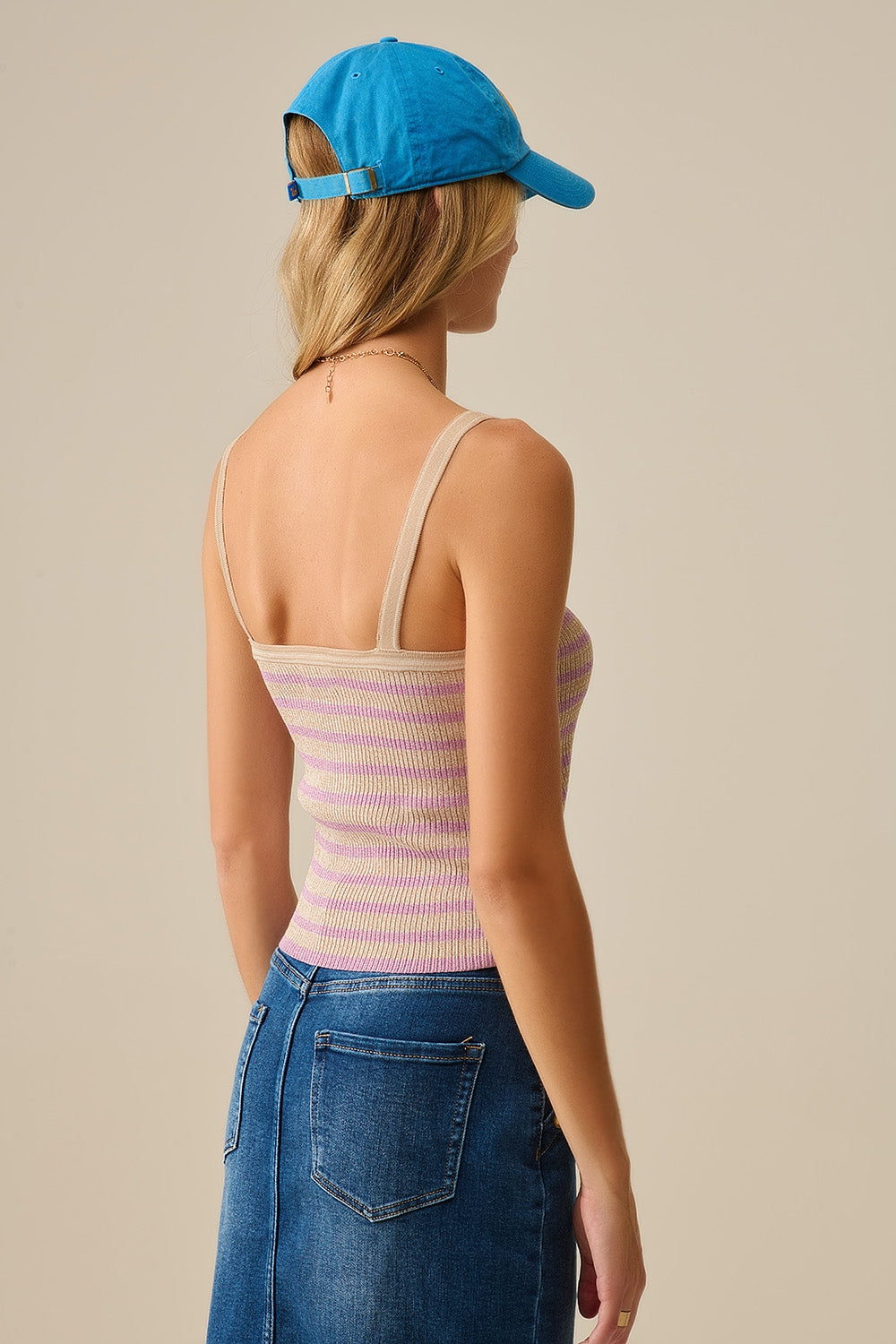 top beige avec rayures et bretelles lilas