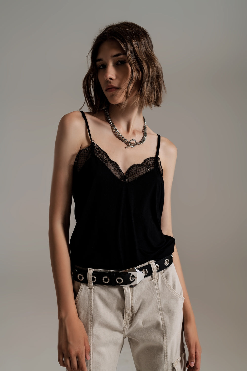 Q2 Top cami à dentelle en noir