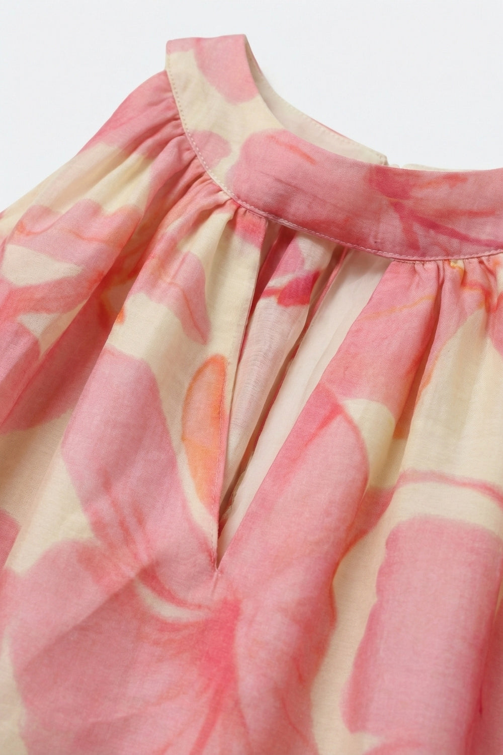 Top dos nu en mousseline florale rose