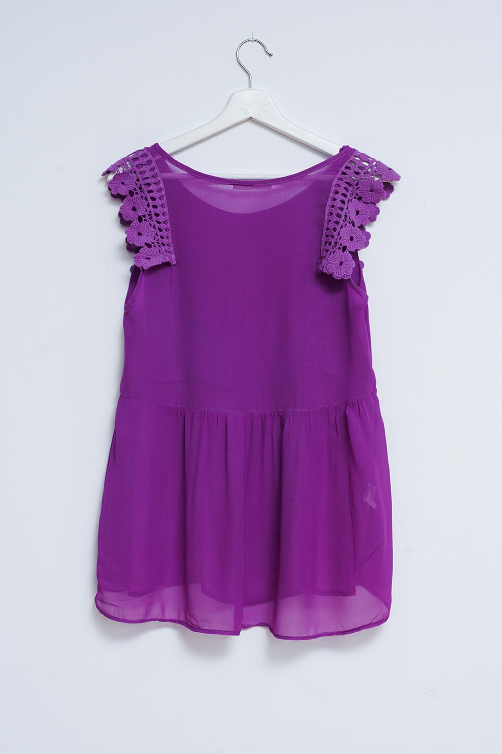 Top en broderie anglaise pourpre