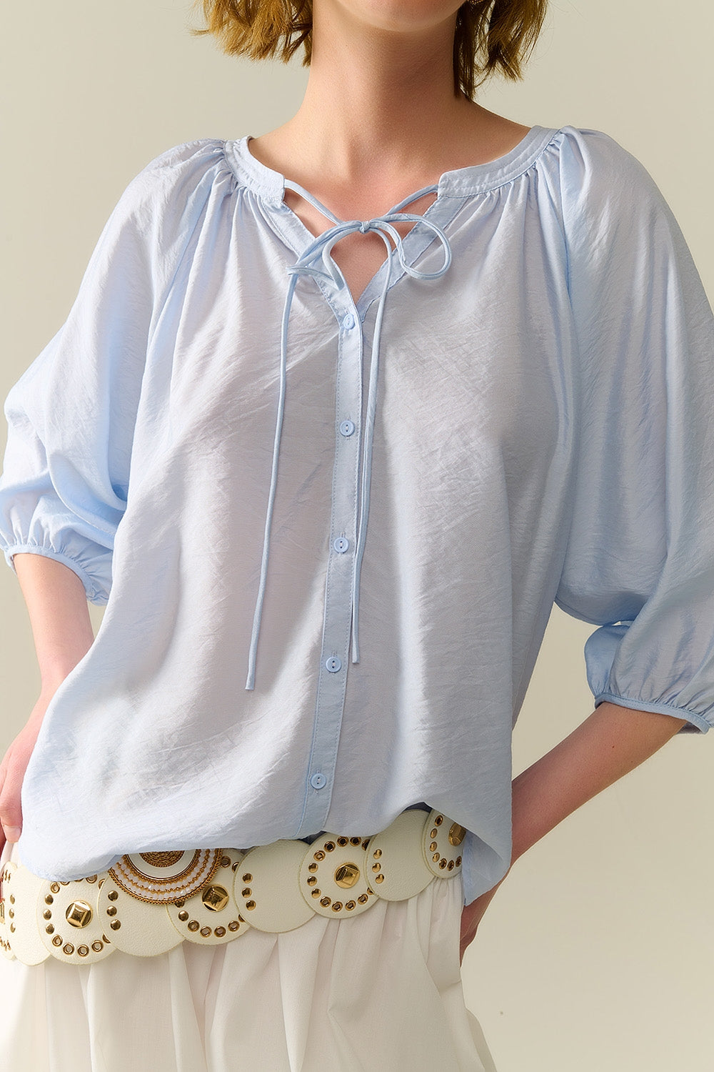 Top en chiffon bleu bébé avec manches bouffantes