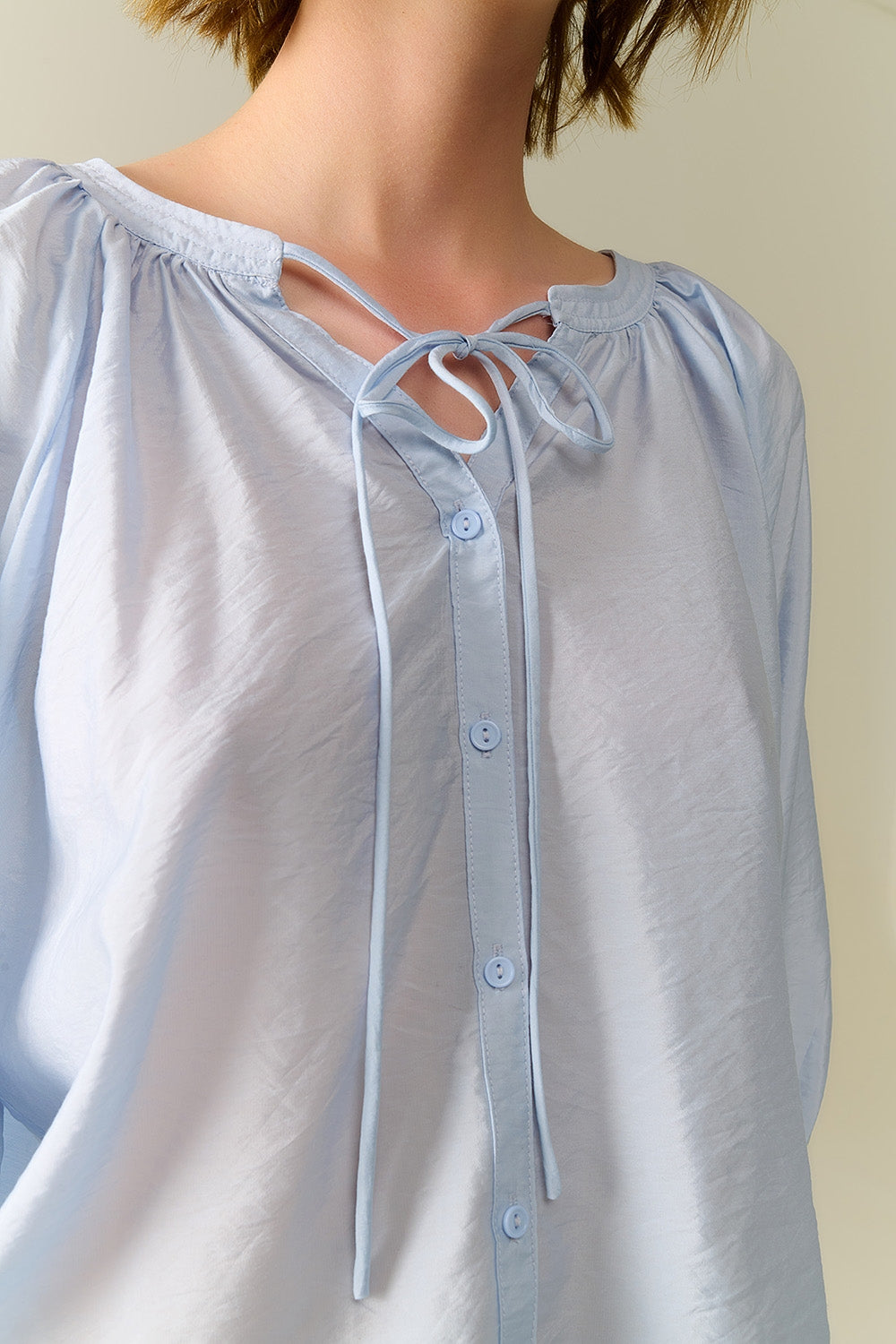 Top en chiffon bleu bébé avec manches bouffantes