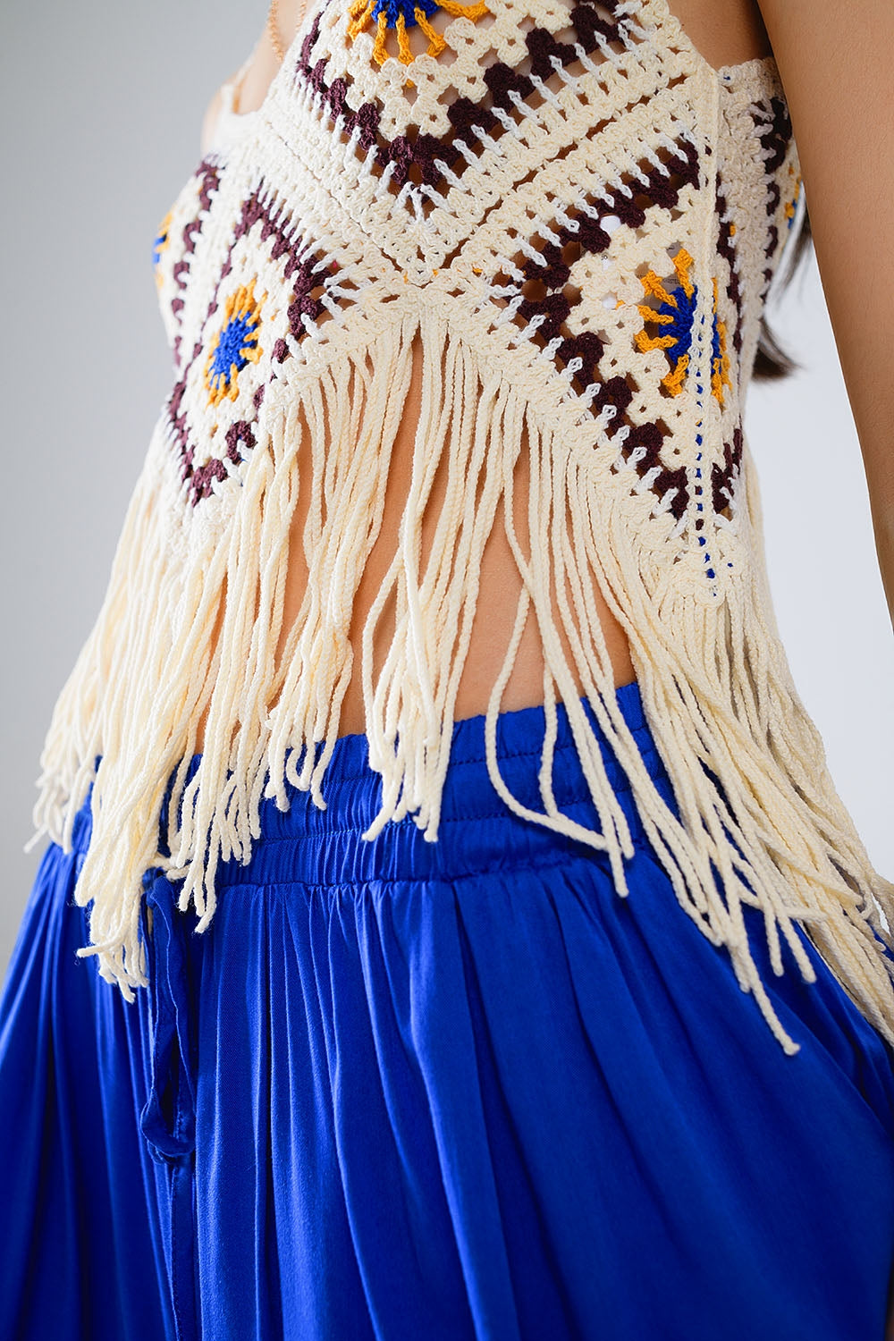 Top en crochet avec extrémités à franges en crème