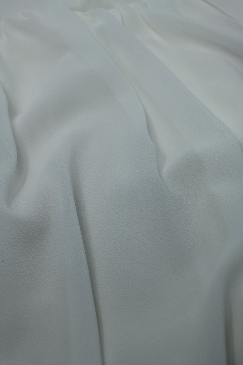 Top en mousseline de soie blanche avec motifs froncés