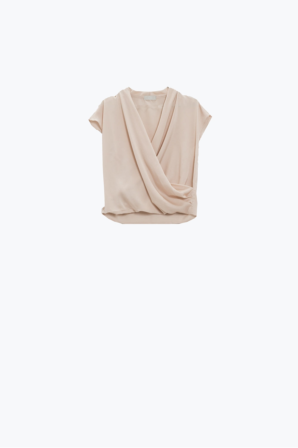 Top en soie croisée beige à col en V et manches courtes