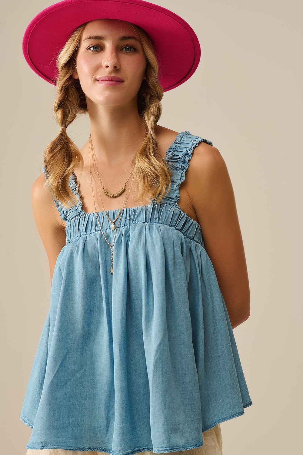 Top en tissu Tencel avec bretelles froncées en bleu