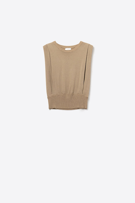 Q2 Top en tricot sans manches avec épaules drapées en camel