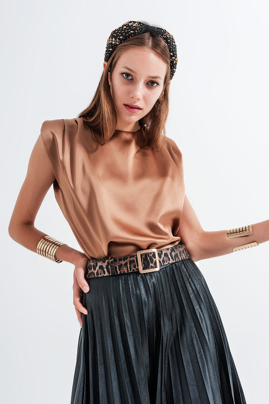 Q2 Top sans manches à épaulettes en satin froncé en or