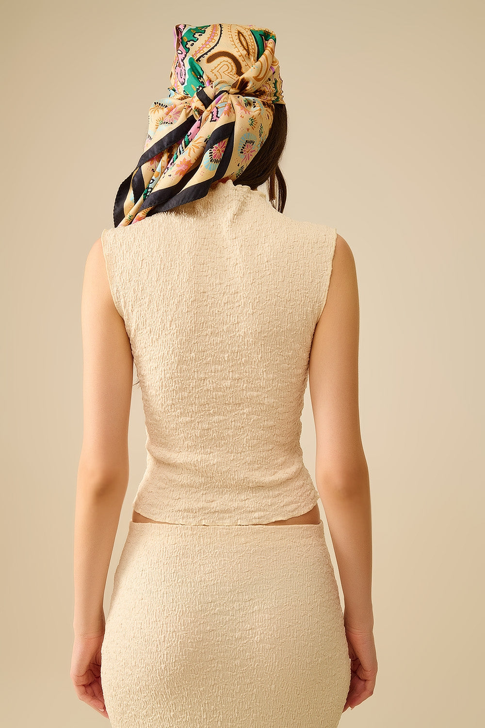 Top sans manches en tricot texturé à col haut