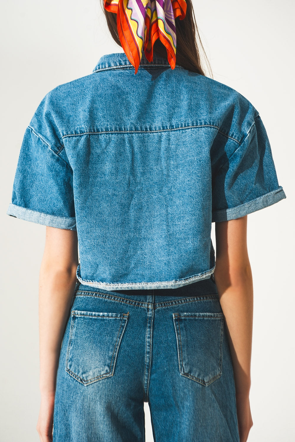 veste courte en denim bleu moyen