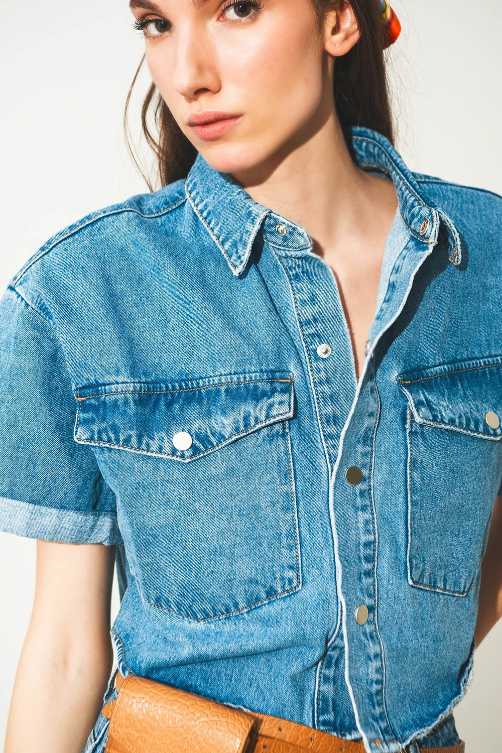 veste courte en denim bleu moyen
