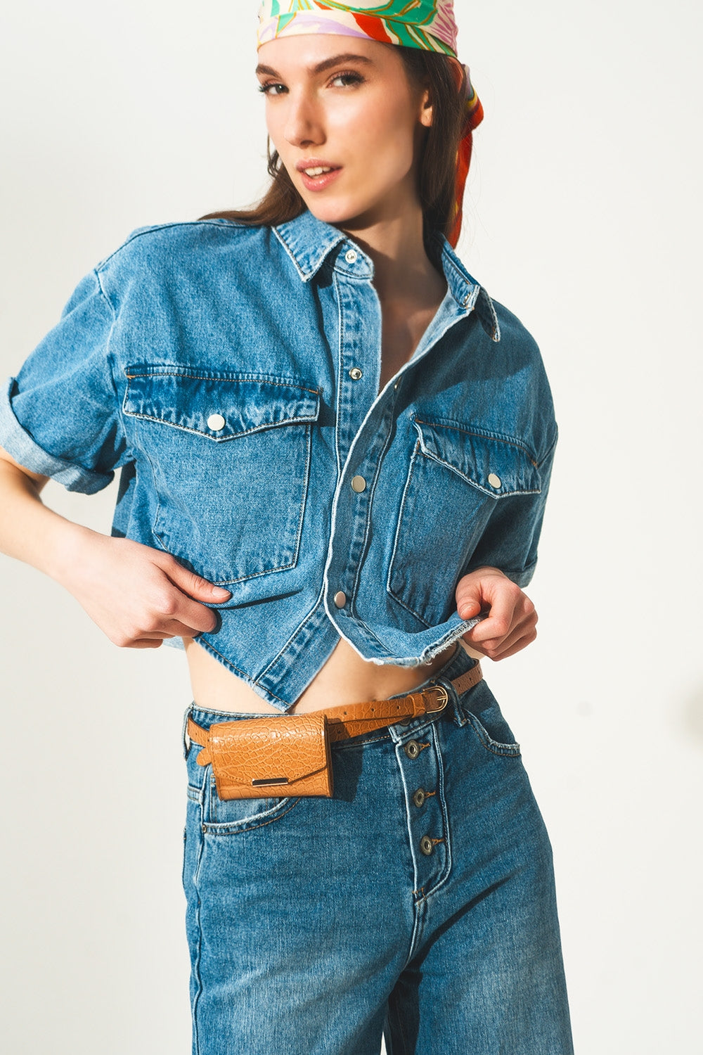 veste courte en denim bleu moyen