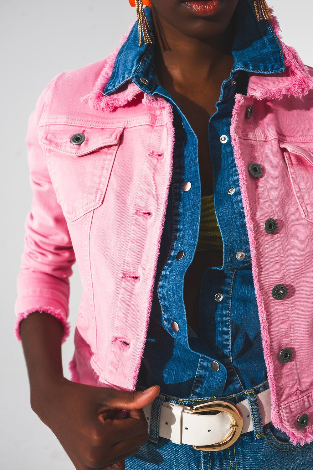 Veste en jean à bords bruts rose