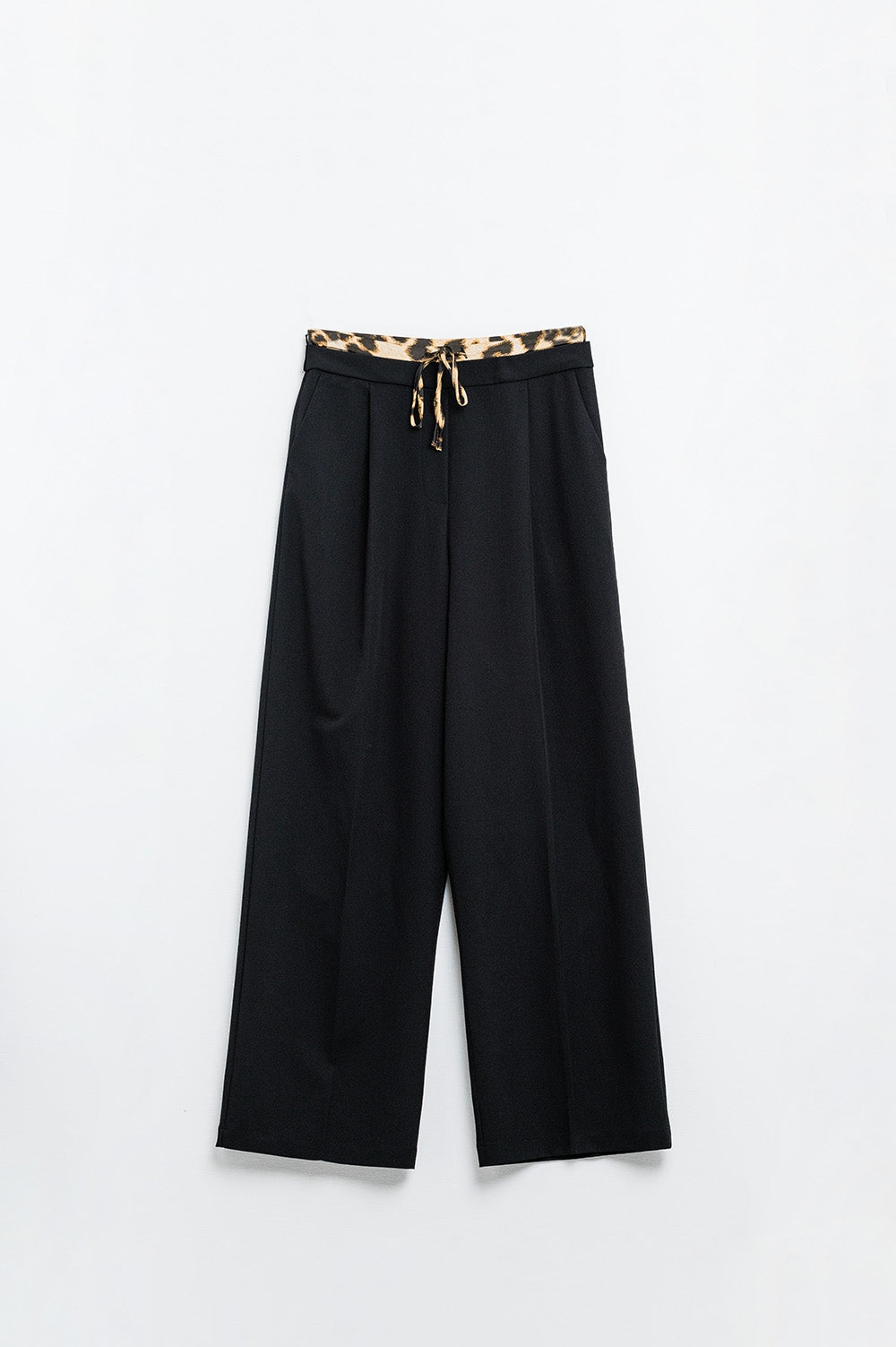 Pantalon long noir à plis avec détail léopard à la taille
