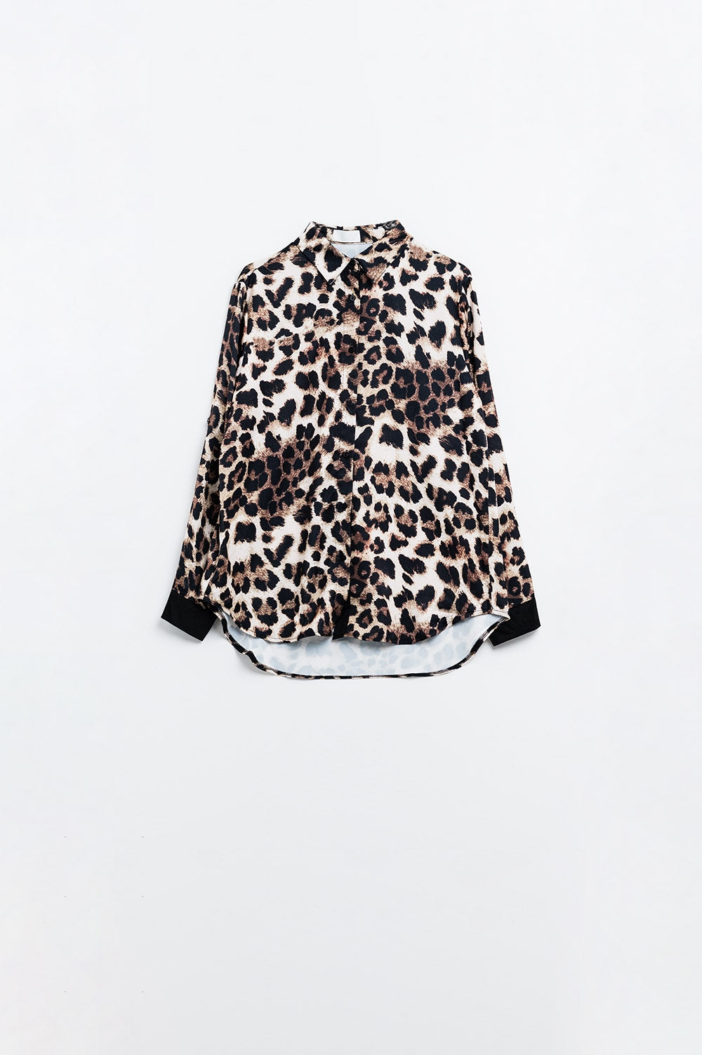 chemise léopard avec détails en satin noir