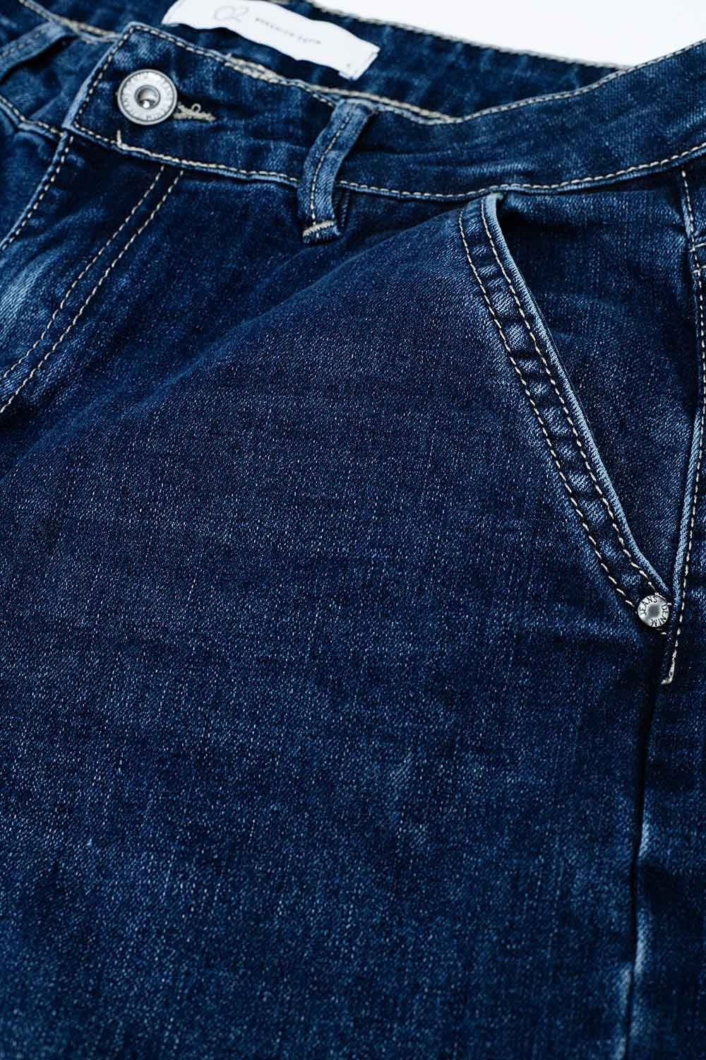 Jean super large en délavage moyen