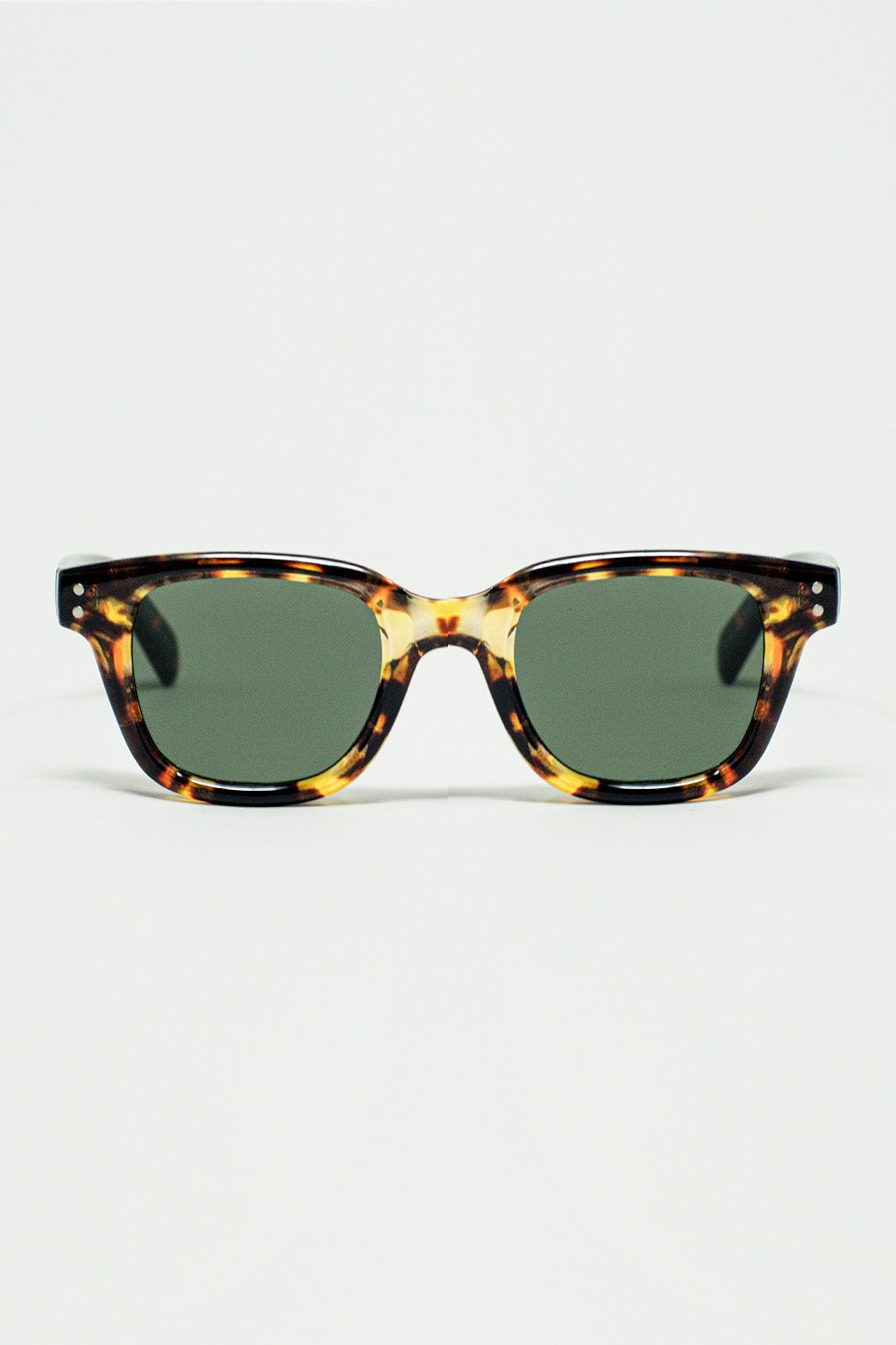 Lunettes de soleil polarisées avec verres foncés et monture en écaille de tortue