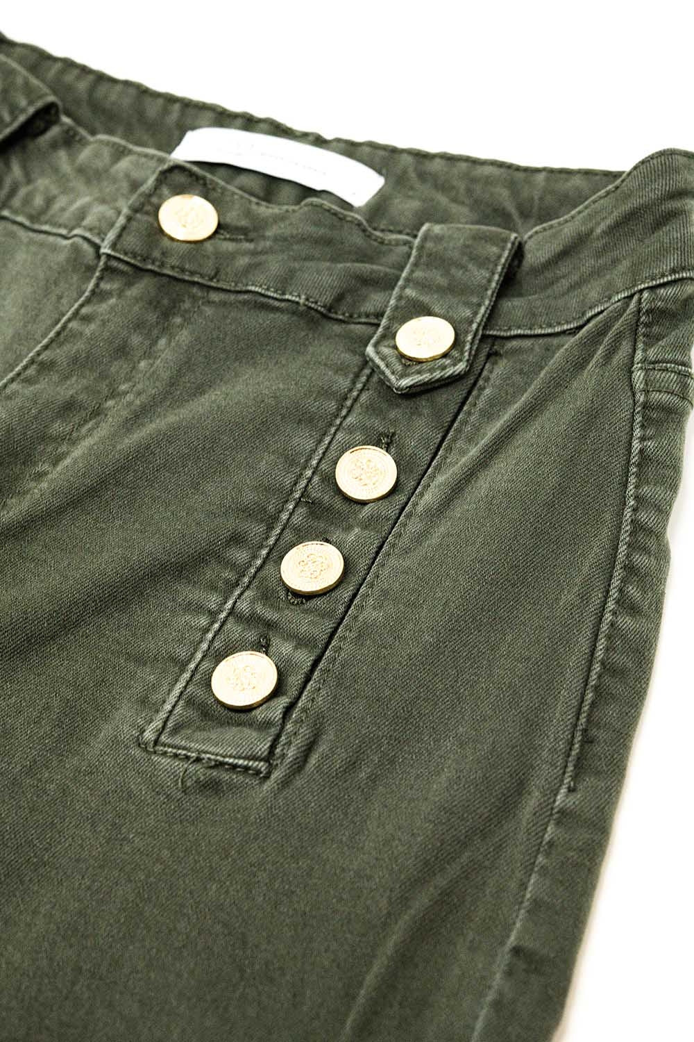 Jean droit avec boutons dorés sur le côté en kaki