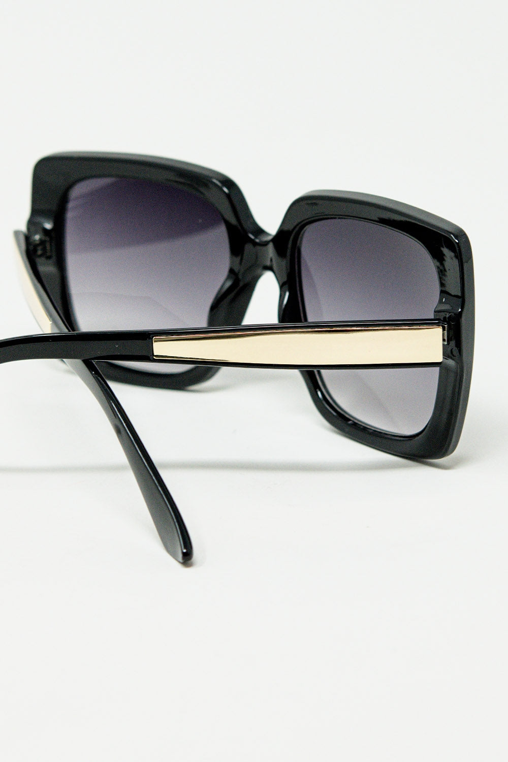noir Lunettes de soleil carrées surdimensionnées avec détails métalliques dorés