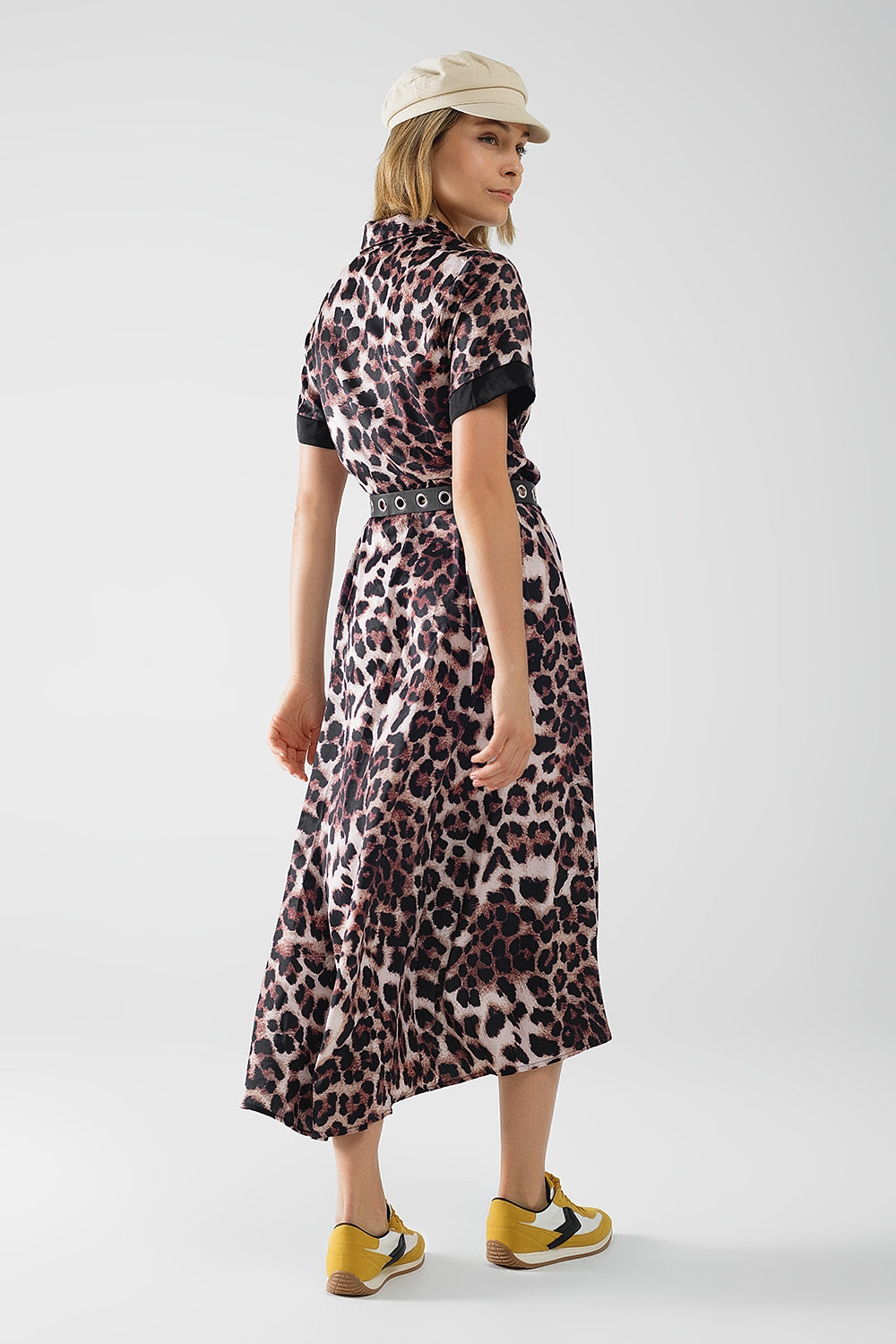 Robe longue boutonnée à imprimé léopard avec détails en satin