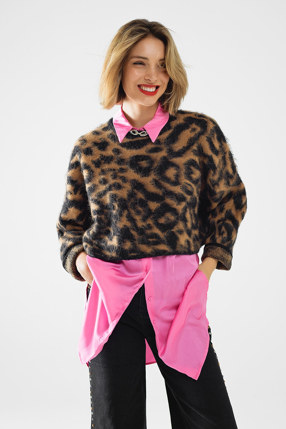 pull noir imprimé léopard en tissu tricoté avec de la laine