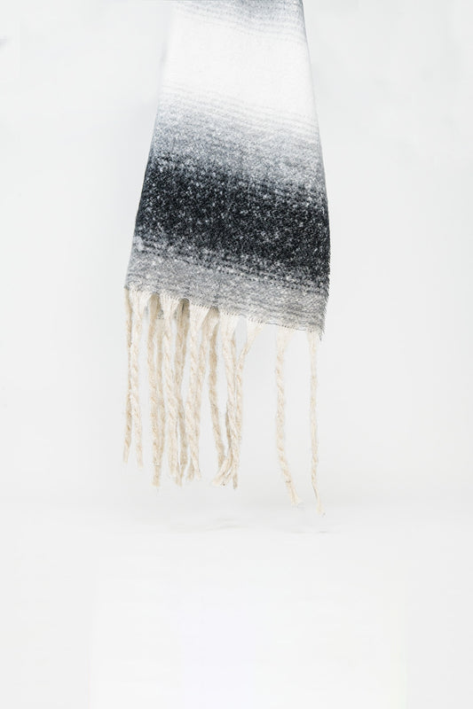 Écharpe longue en tissu super doux à franges noire