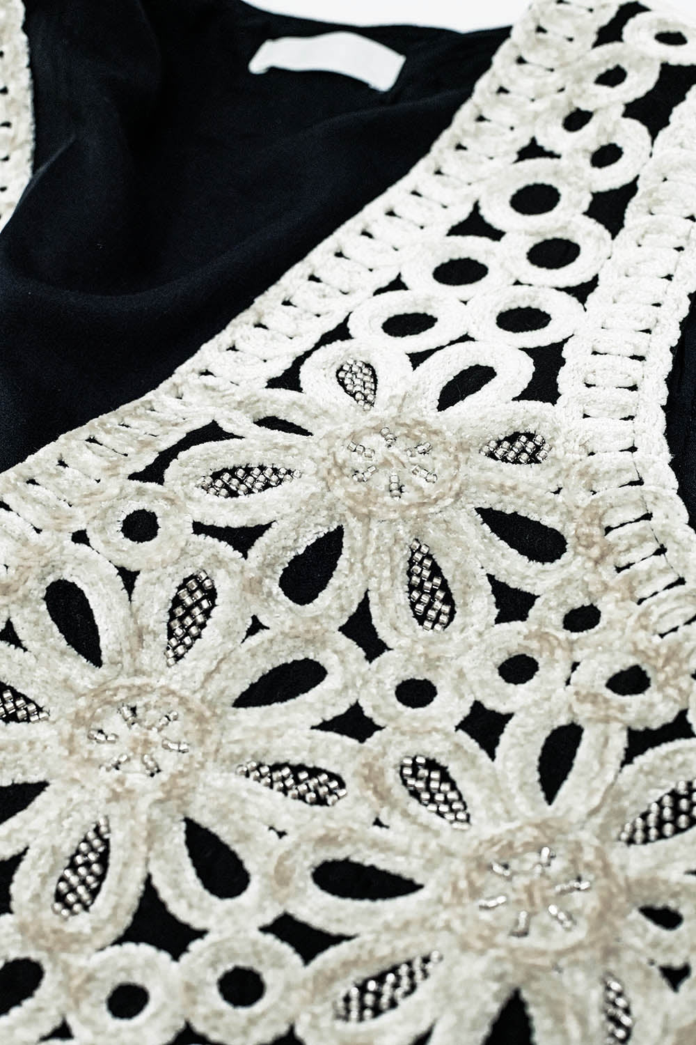 Gilet court en velours brodé blanc