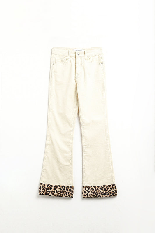Pantalon évasé en velours côtelé beige clair avec imprimé léopard sur le bas
