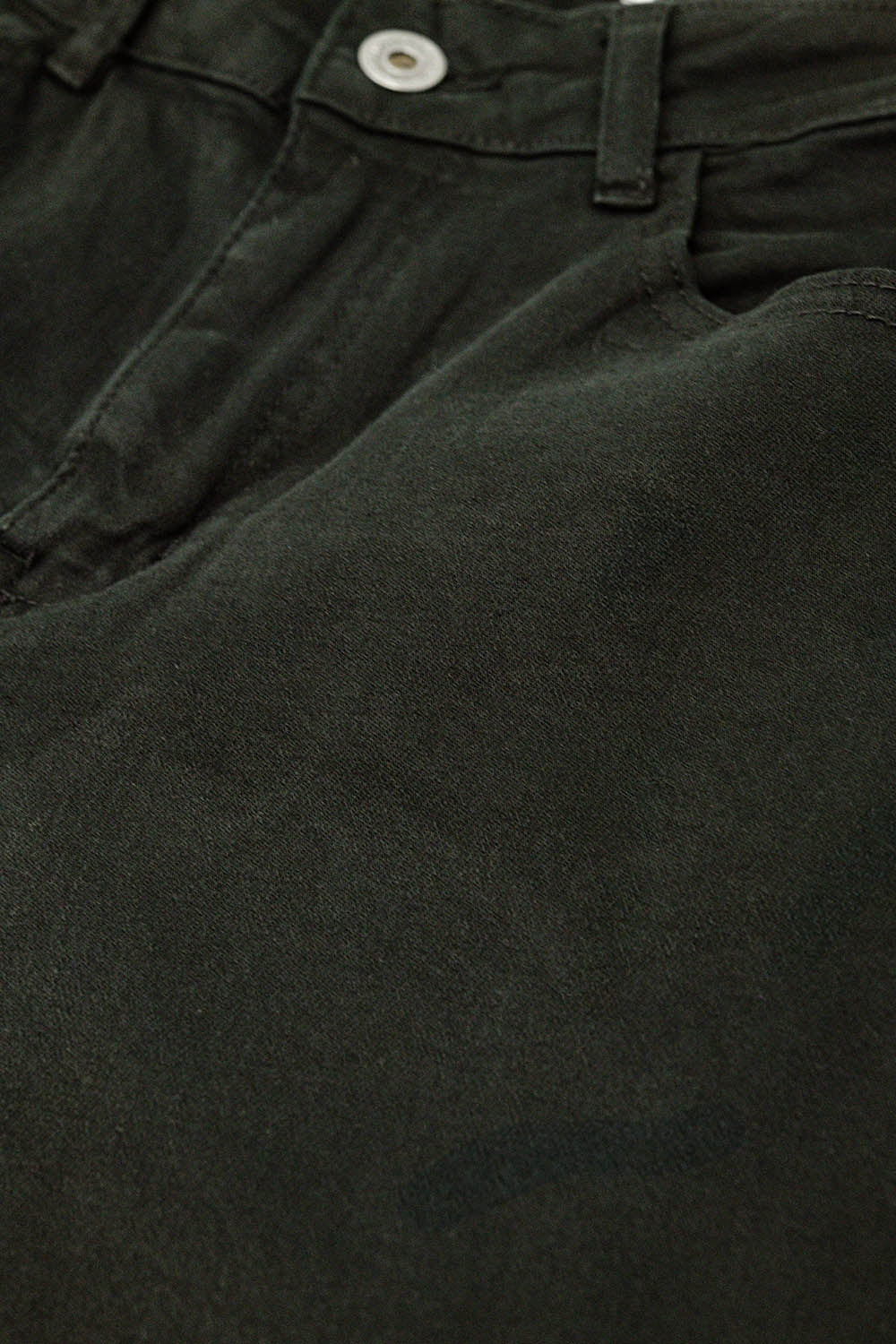 Pantalon noir à jambes larges avec imprimé léopard en bas