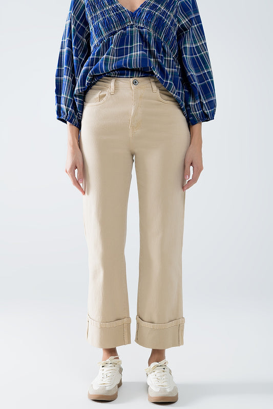 Pantalon à jambe droite et ourlet court en beige foncé