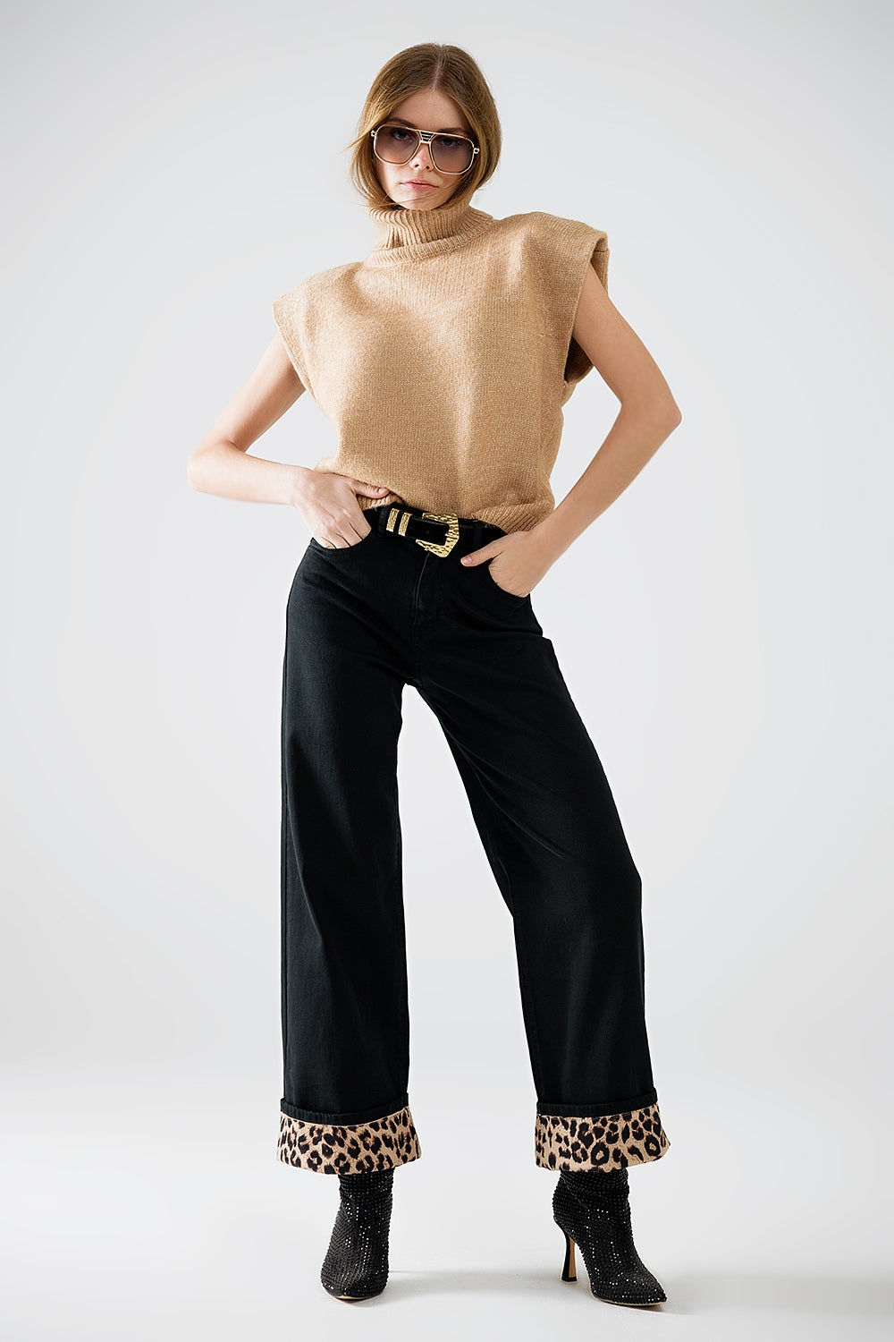 Pantalon noir à jambes larges avec imprimé léopard en bas