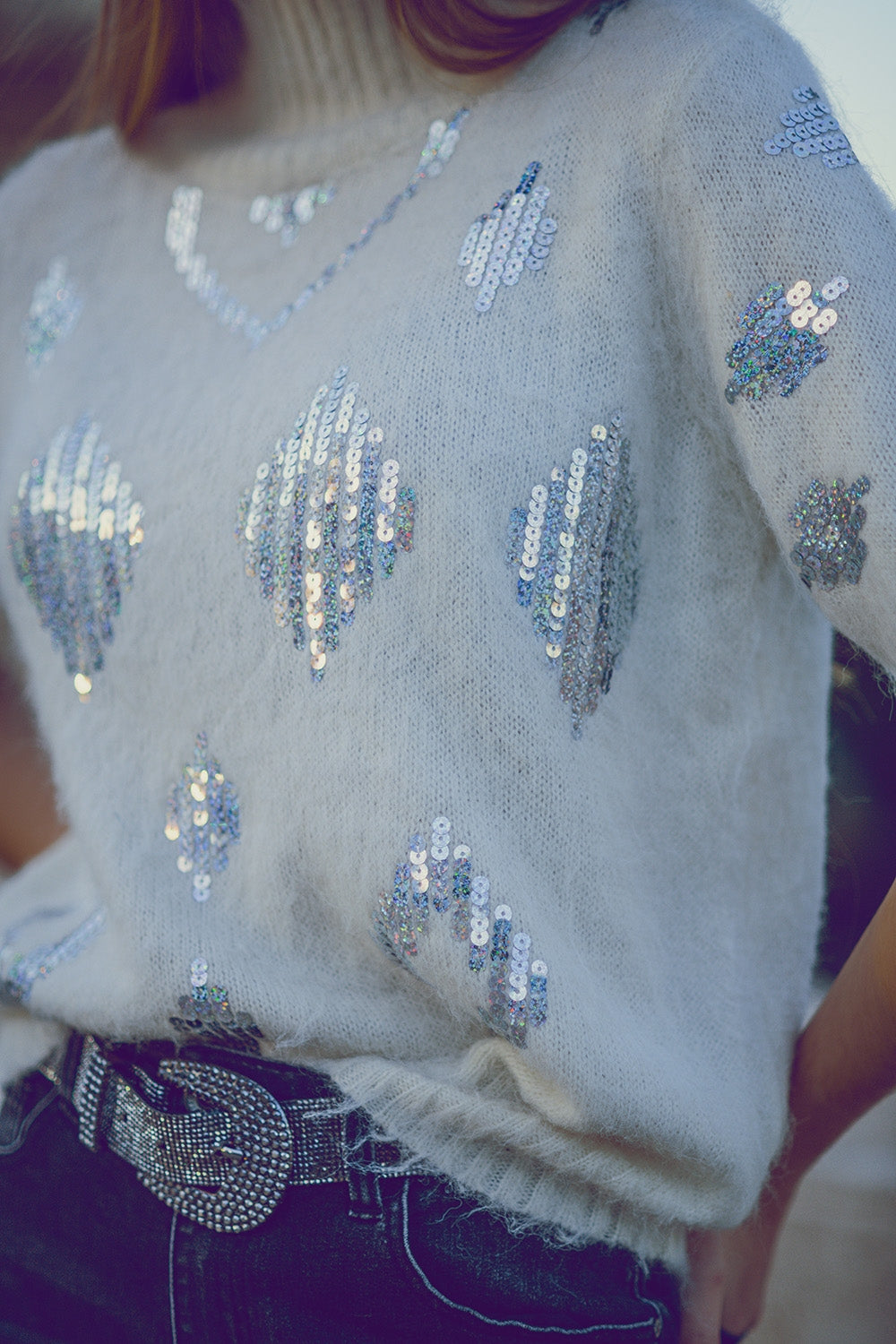 Pull à manches courtes crème avec ornements en paillettes