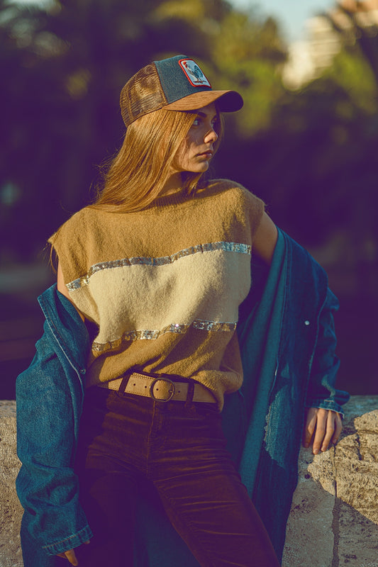 Pull beige sans manches avec détails en paillettes