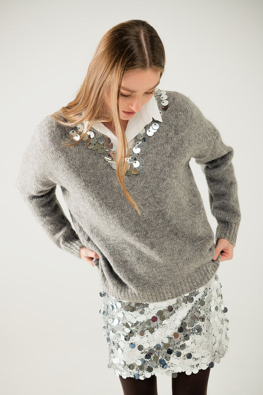 Pull gris à col en V et à paillettes