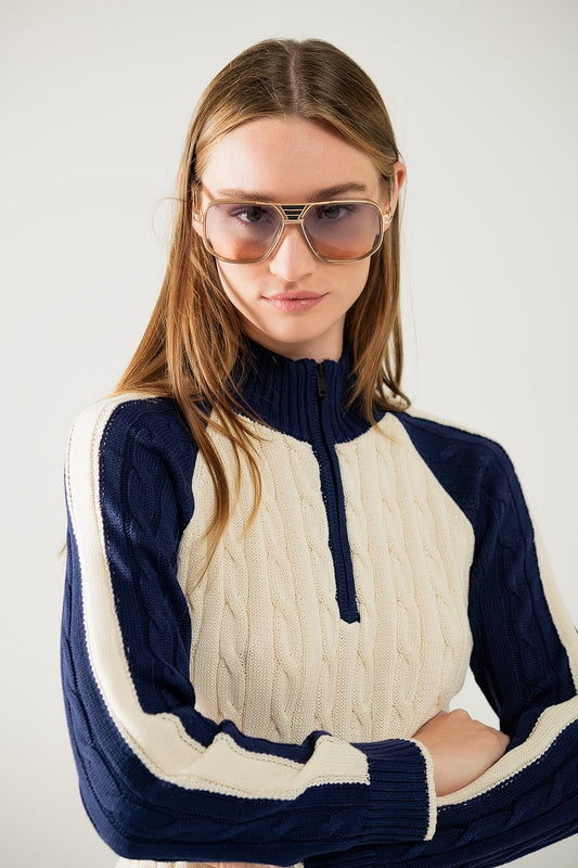 pull cropped blanc et marine avec fermeture éclair au niveau du cou