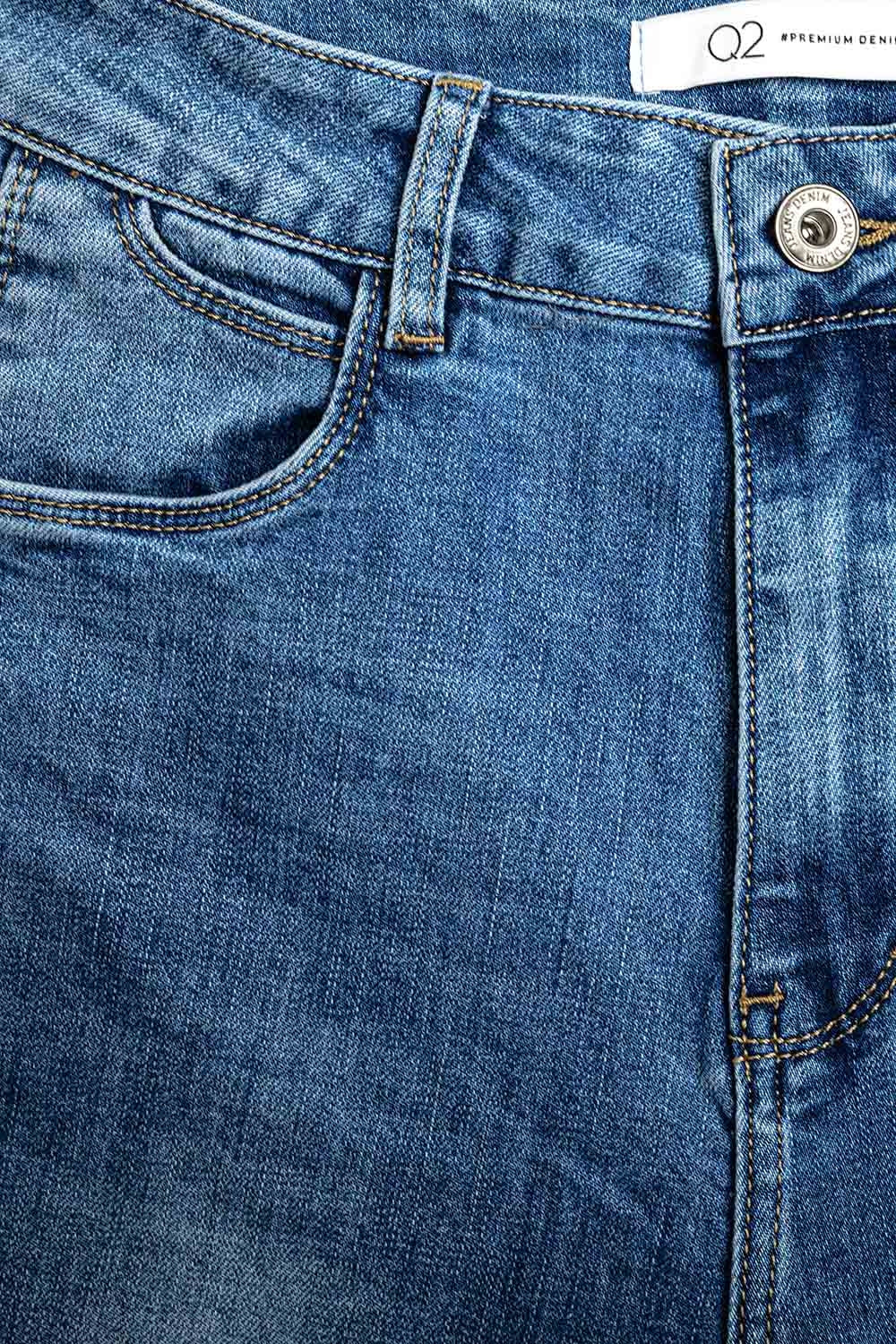 jeans à coupe droite et à revers avec délavage moyen