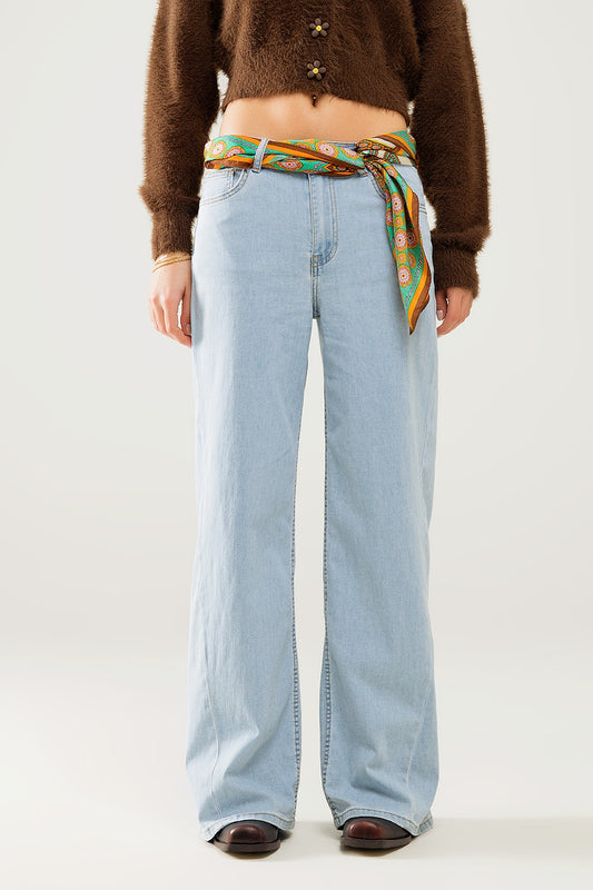 jean à jambe large en délavage léger avec couture latérale