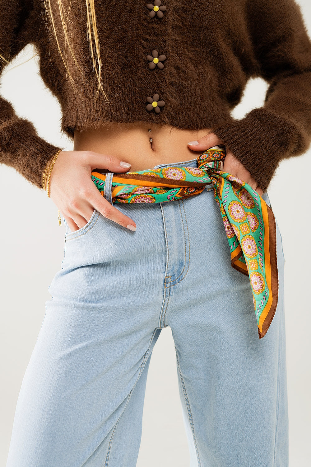 jean à jambe large en délavage léger avec couture latérale