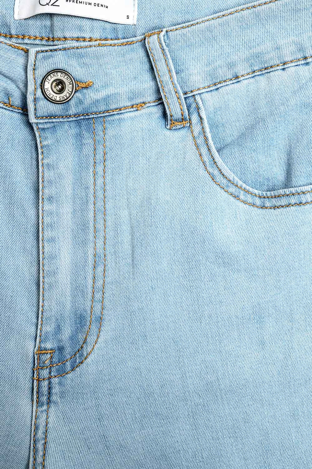 jean à jambe large en délavage léger avec couture latérale