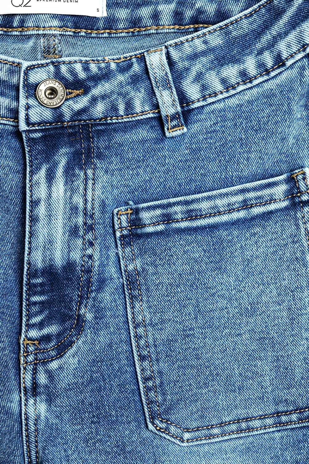 Jean extensible à jambe droite avec poches sur le devant délavage moyen