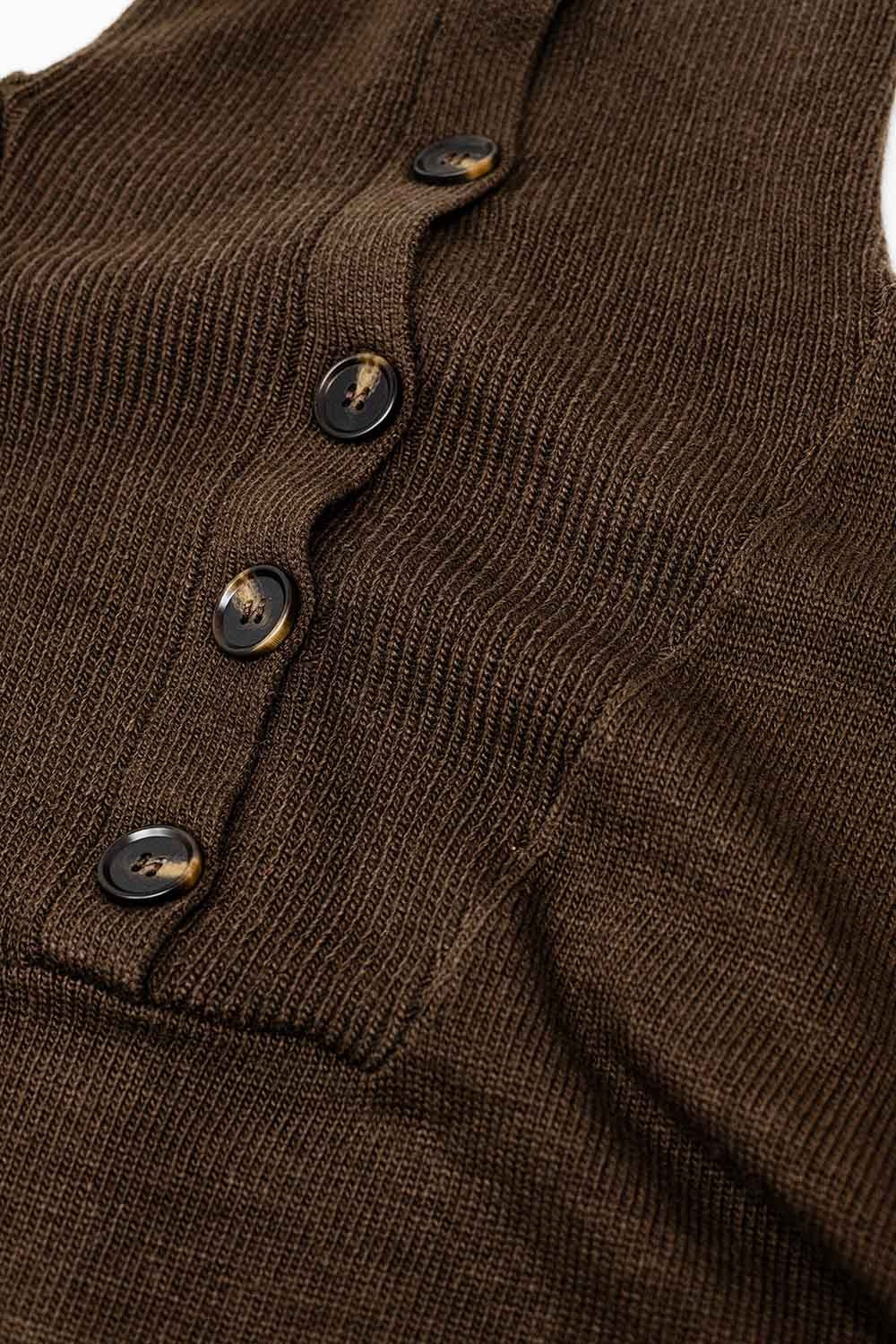 Pull-over ample marron avec fermeture à boutons