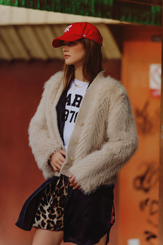 Veste courte en fourrure fine beige