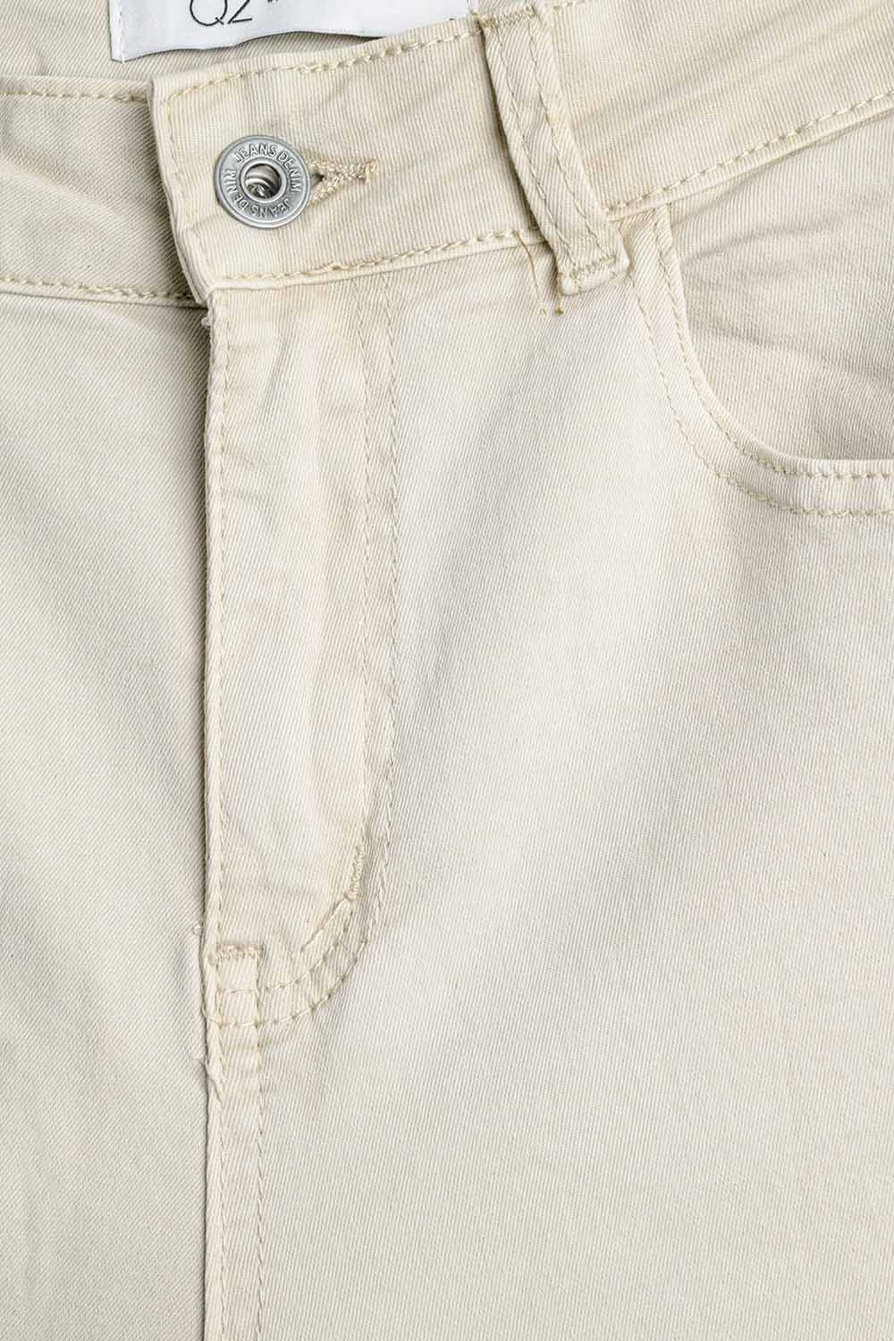 jean stretch confortable avec jambe tonneau en beige