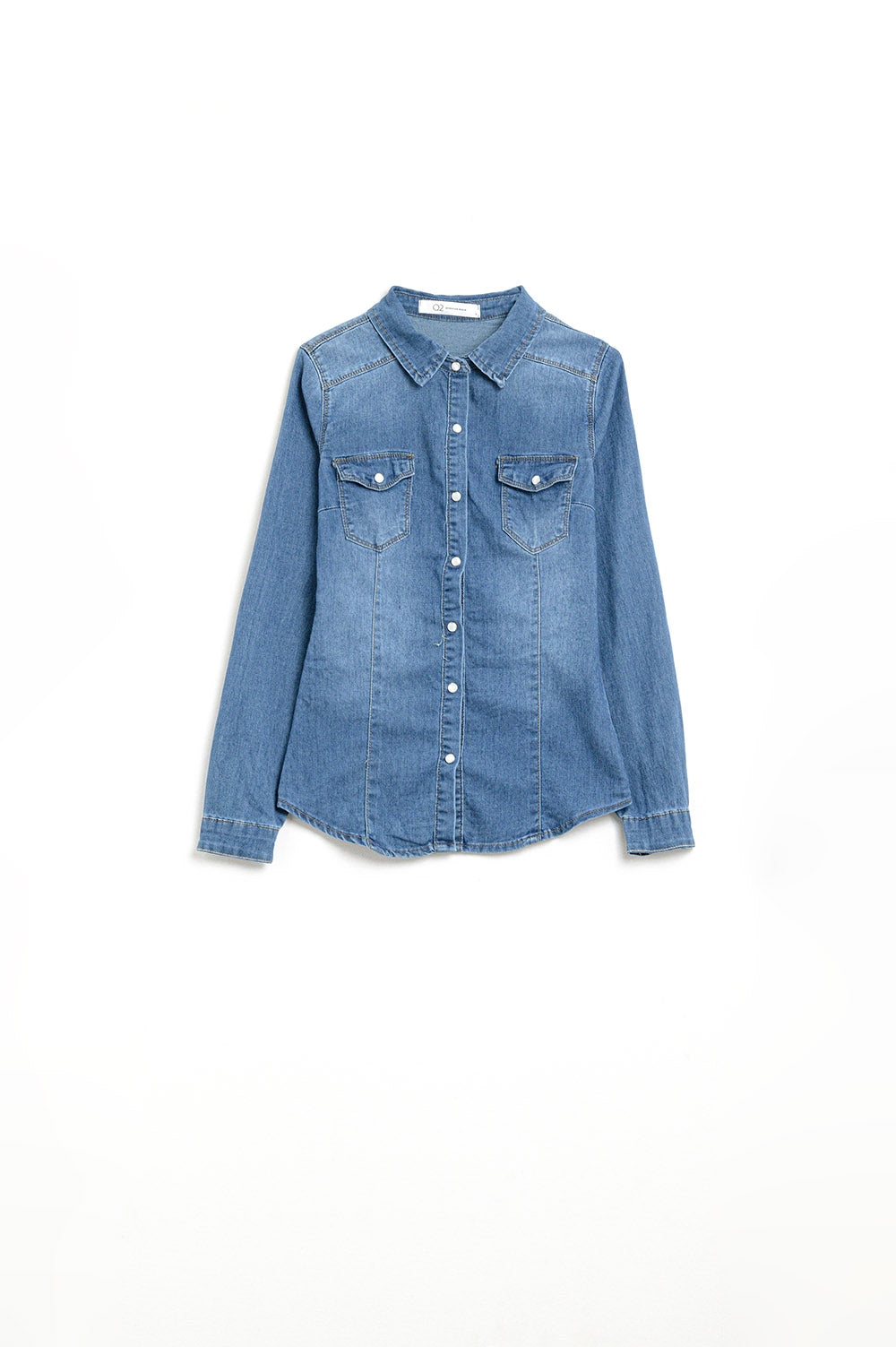 Chemise ajustée en denim extensible avec poches sur la poitrine