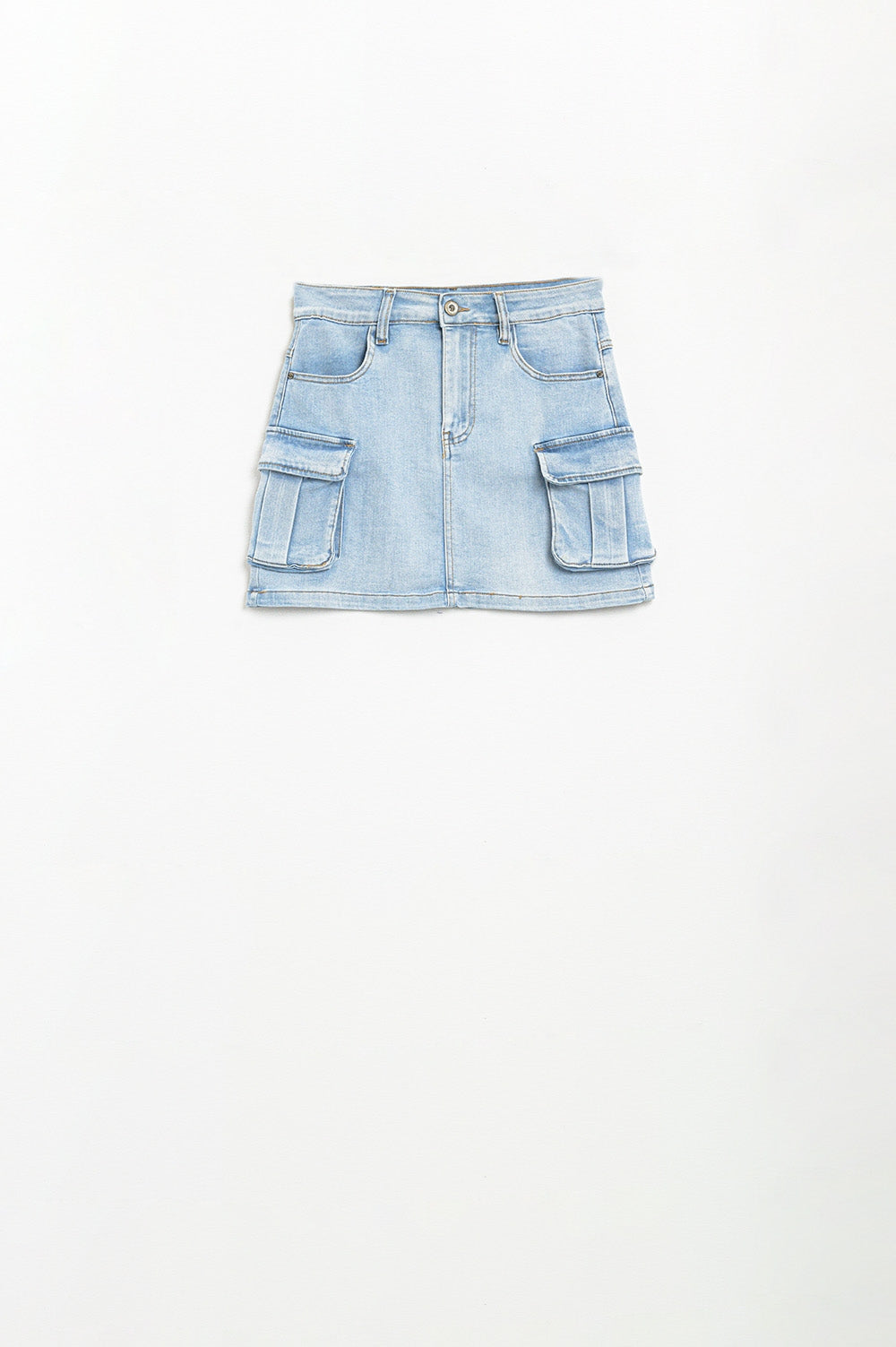 Jupe mini en denim clair avec poches latérales cargo