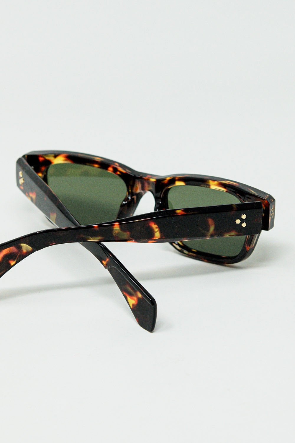 Lunettes de soleil ambrées avec verres ovales vert foncé