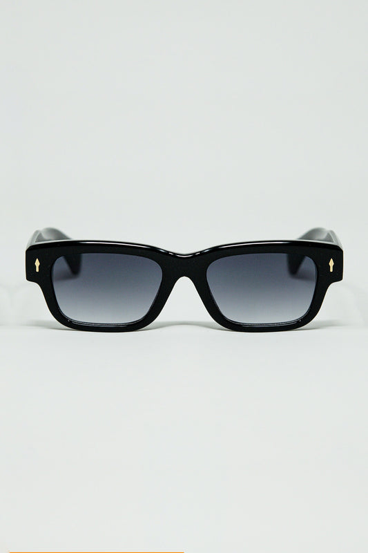 Lunettes de soleil noires à monture ovale avec détails dorés