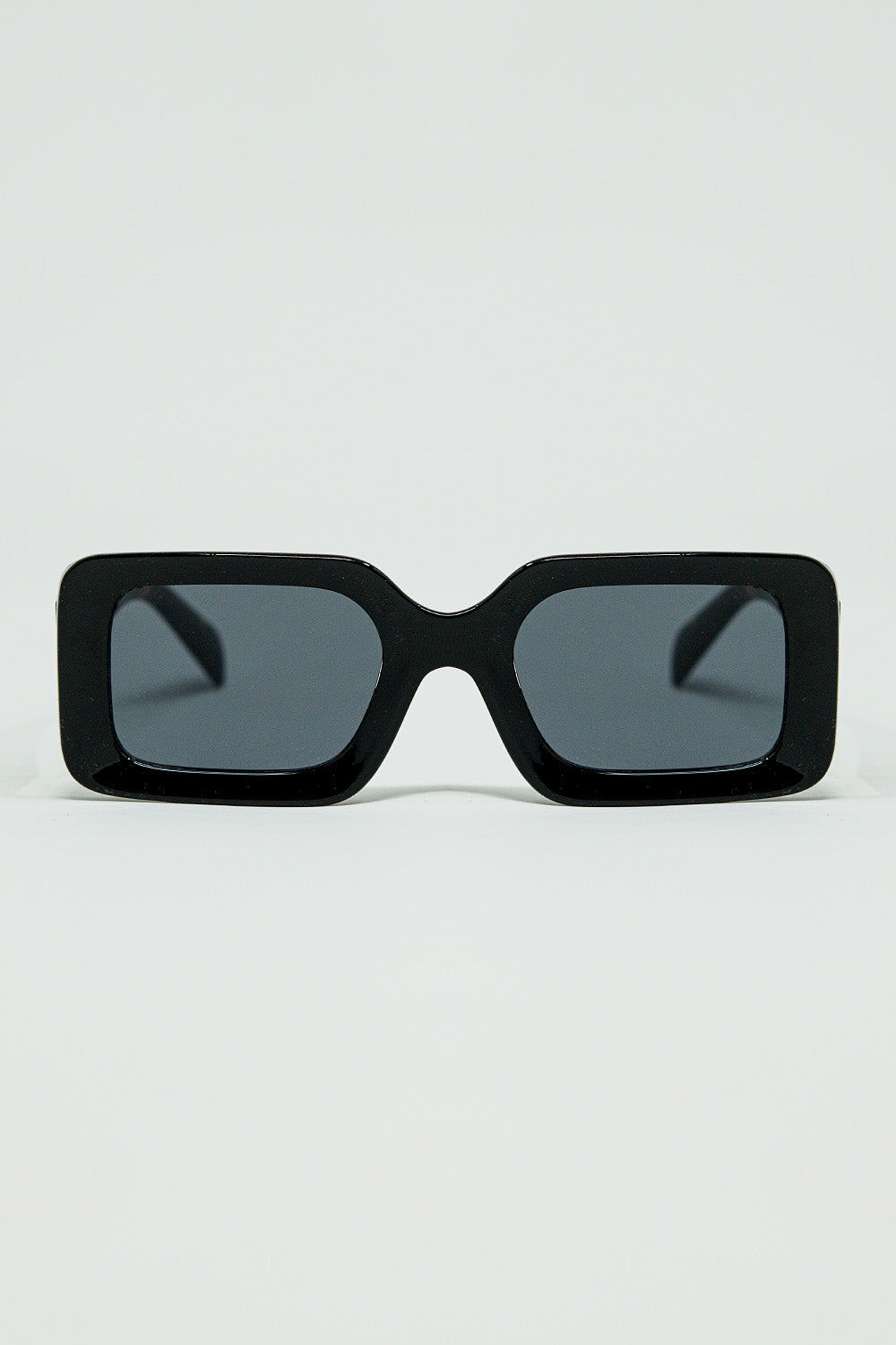 Lunettes de soleil carrées noires avec imprimé animalier marron sur le côté