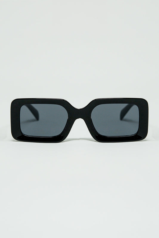 Lunettes de soleil carrées noires avec détails sur le côté